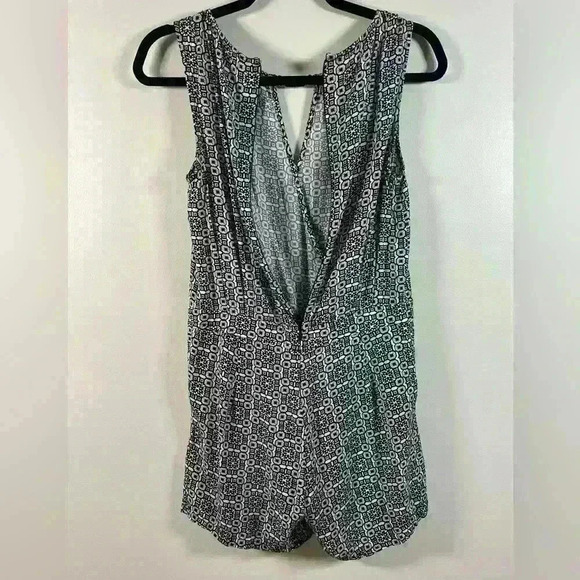 Laundry by Shelli Segal Romper Sleeveless Black and White Design Size 2 - Picture 3 of 12